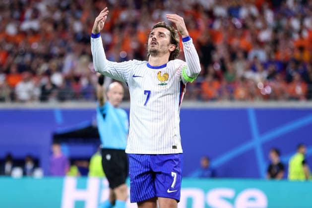 Fußball UEFA EURO, EM, Europameisterschaft,Fussball 2024 Gruppenphase 2. Spieltag Niederlande - Frankreich am 21.06.2024 im Leipzig Stadion in Leipzig Antoine Griezmann ( Frankreich ) enttäuscht