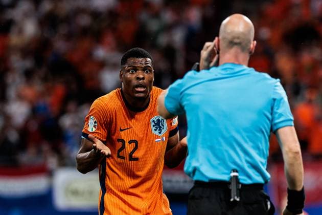 UEFA EURO 2024: Niederlande - Frankreich; 21.06.2024 Denzel Justus Morris Dumfries (Niederlande, 22) fassungslos UEFA EURO 2024: Niederlande - Frankreich; Leipzig Stadium, Leipzig am 21.06.2024 Copyright: xBEAUTIFULxSPORTS Wunderlx
