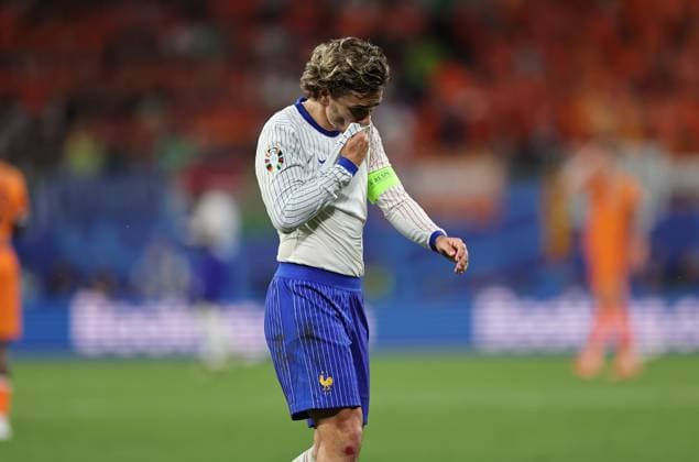 21.06.2024, Fussball Europameisterschaft, UEFA EURO, EM, Europameisterschaft,Fussball 2024, Niederlande - Frankreich, Gruppe D, Stadion Leipzig, v.l., Antoine Griezmann (Frankreich) enttaeuscht, enttaeuscht schauend, dissapointed, traurig, frustiert, frust, gefrustet Copyright: HMBxMedia