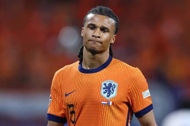 Fußball UEFA EURO, EM, Europameisterschaft,Fussball 2024 Gruppenphase 2. Spieltag Niederlande - Frankreich am 21.06.2024 im Leipzig Stadion in Leipzig Nathan Ake ( Niederlande )