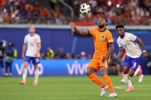 2024-06-21 Netherlands v France - Group D - UEFA EURO, EM, Europameisterschaft,Fussball 2024 LEIPZIG, GERMANY - JUNE 21: Georginio Wijnaldum of the Netherlands in action during the Group D - UEFA EURO 2024 match between Netherlands and France at Red Bull Arena on June 21, 2024 in Leipzig, Germany. (Photo by Peter Lous BSR Agency) Leipzig Germany Content not available for redistribution in The Netherlands directly or indirectly through any third parties. Copyright: xBSRxAgencyx