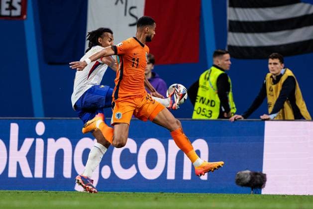 UEFA EURO 2024: Niederlande - Frankreich; 21.06.2024 Zweikampf Jules Olivier Kounde (Frankreich, 5), Cody Gakpo (Niederlande, 11) UEFA EURO 2024: Niederlande - Frankreich; Leipzig Stadium, Leipzig am 21.06.2024 Copyright: xBEAUTIFULxSPORTS Wunderlx
