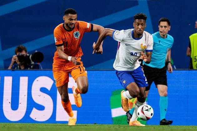 UEFA EURO 2024: Niederlande - Frankreich; 21.06.2024 Zweikampf Cody Gakpo (Niederlande, 11), Kingsley Coman (Frankreich, 20) UEFA EURO 2024: Niederlande - Frankreich; Leipzig Stadium, Leipzig am 21.06.2024 Copyright: xBEAUTIFULxSPORTS Wunderlx
