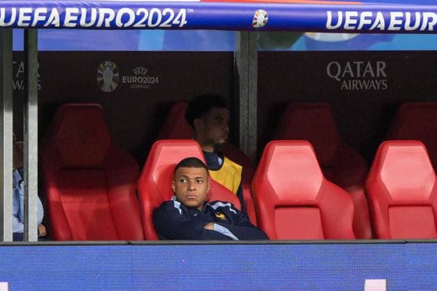 Fußball, UEFA EURO, EM, Europameisterschaft,Fussball 2024, 20240621, Niederlande - Frankreich. Im Bild Kylian MBAPPE (Frankreich, 10) auf Bank Spielerbank Ersatzbank unzufrieden. Leipzig Leipzig Stadium Sachsen Deutschland Copyright: Passion2Press MarkusxFischerx