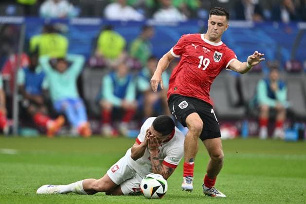 BERLIN, GERMANY - JUNE 21: Bartosz Slisz of Poland and Christoph Baumgartner of Austria battle for the ball during to the UEFA EURO, EM, Europameisterschaft,Fussball 2024 group stage match between Poland and Austria at Olympiastadion on June 21, 2024 in Berlin, G Poland v Austria: Group D - UEFA EURO 2024 Copyright: xSebastianxFrejx