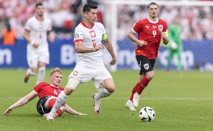 Poland v Austria: Group D - UEFA EURO, EM, Europameisterschaft,Fussball 2024 Nicolas Seiwald, Robert Lewandowski, and Marcel Sabitzer are playing during the Poland vs. Austria match in the UEFA Euro 2024 in Berlin, Germany, on June 21, 2024. Berlin Germany  Copyright: xFotoxOlimpikx originalFilename:jastrzebowski-polandvs240621_npDrU.jpg