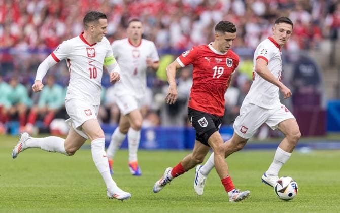 Poland v Austria: Group D - UEFA EURO, EM, Europameisterschaft,Fussball 2024 Piotr Zielinski, Christoph Baumgartner, and Bartosz Slisz are playing during the Poland vs. Austria match in the UEFA Euro 2024 in Berlin, Germany, on June 21, 2024. Berlin Germany  Copyright: xFotoxOlimpikx originalFilename:jastrzebowski-polandvs240621_npFCi.jpg