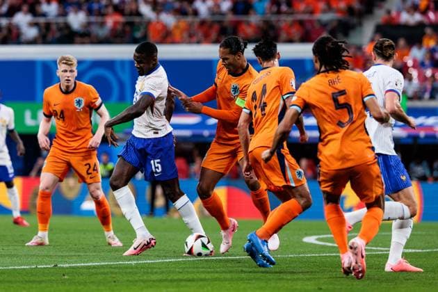 UEFA EURO 2024: Niederlande - Frankreich; 21.06.2024 Zweikampf Marcus Thuram (Frankreich, 15), Virgil van Dijk (Niederlande, 4) UEFA EURO 2024: Niederlande - Frankreich; Leipzig Stadium, Leipzig am 21.06.2024 Copyright: xBEAUTIFULxSPORTS Wunderlx