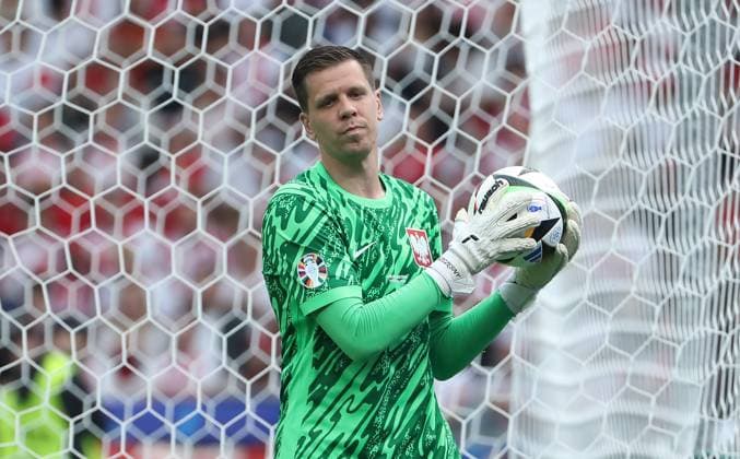 Torwart Wojciech Szczesny Aktion Oberkörper Fußball Fussball Europameisterschaft Euro 2024 EM Herren Saison 2023 2024 21.06.2024 Polen POL vs. Österreich AUT in Berlin DFL regulations prohibit any use of photographs as image sequences and or quasi-video.