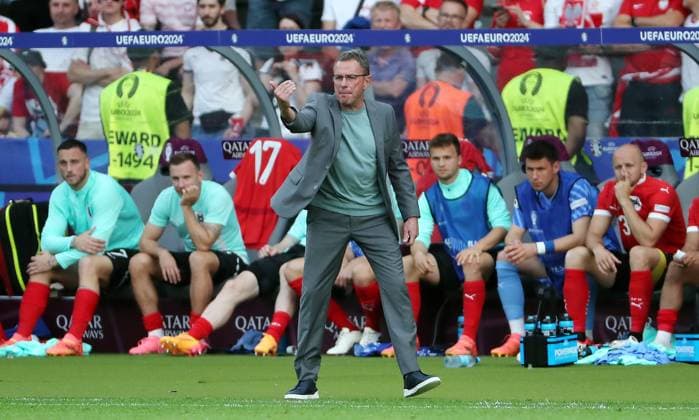 Trainer Ralf Rangnick zeigend, gestikulierend Einzelbild Freisteller Aktion Fußball Fussball Europameisterschaft Euro 2024 EM Herren Saison 2023 2024 21.06.2024 Polen POL vs. Österreich AUT in Berlin DFL regulations prohibit any use of photographs as image sequences and or quasi-video.