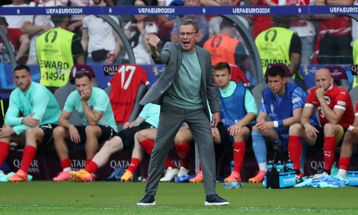 Trainer Ralf Rangnick rufend, zeigend, gestikulierend Einzelbild Freisteller Aktion Fußball Fussball Europameisterschaft Euro 2024 EM Herren Saison 2023 2024 21.06.2024 Polen POL vs. Österreich AUT in Berlin DFL regulations prohibit any use of photographs as image sequences and or quasi-video.