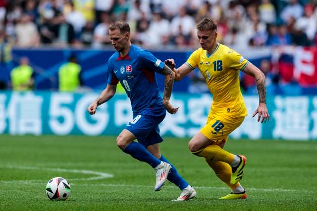 UEFA EURO, EM, Europameisterschaft,Fussball 2024: Slowakei - Ukraine; 21.06.2024 Ondrej Duda (Slowakei, 8), Volodymyr Brazhko (Ukraine, 18). UEFA EURO 2024: Slowakei - Ukraine; Arena Düsseldorf, Düsseldorf am 21.06.2024 Copyright: xBEAUTIFULxSPORTS Meuselx