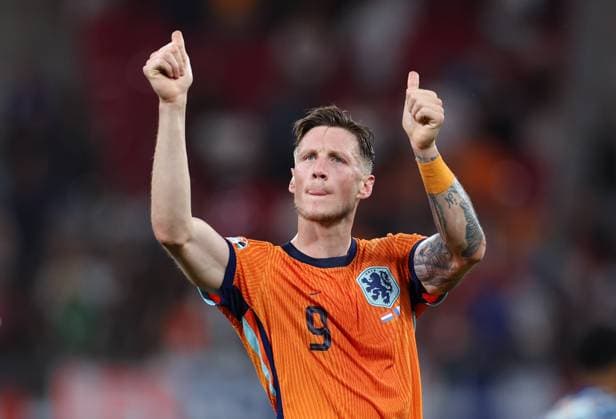 (240622) -- LEIPZIG, June 22, 2024 -- Wout Weghorst of the Netherlands greets spectators after the UEFA EURO, EM, Europameisterschaft,Fussball 2024 Group D match between France and the Netherlands in Leipzig, Germany on June 21, 2024. ) (SP)GERMANY-LEIPZIG-FOOTBALL-EURO 2024-FRANCE VS THE NETHERLANDS BaixXuefei 