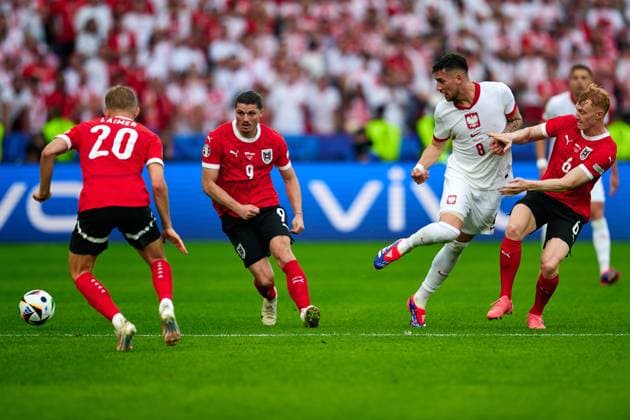 Konrad Laimer (Oesterreich Nationalmannschaft Euro 2024, 20), Marcel Sabitzer (Oesterreich Nationalmannschaft Euro 2024, 09), Jakub Moder (Polen Nationalmannschaft Euro 2024, 08), Jakub Piotrowski (Polen Nationalmannschaft Euro 2024, 06), GER, UEFA EURO, EM, Europameisterschaft,Fussball 2024, Fussball Herren, UEFA EM 2024 Matchtag 2, Gruppe D, Polen vs. Oesterrech, Poland vs. Austria, 21.06.2024. GER, UEFA Euro 2024, Fussball Herren, UEFA EM 2024 Matchtag 2, Gruppe D, Polen vs. Oesterrech, Poland vs. Austria, 21.06.2024. Berlin Copyright: xEibner-Pressefotox xClaudiusxRauchx EP_CRH