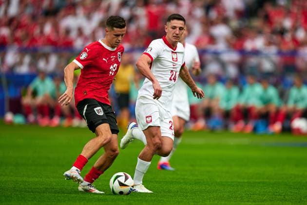 Christoph Baumgartner (Oesterreich Nationalmannschaft Euro 2024, 19), Bartosz Slisz (Polen Nationalmannschaft Euro 2024, 24), GER, UEFA EURO, EM, Europameisterschaft,Fussball 2024, Fussball Herren, UEFA EM 2024 Matchtag 2, Gruppe D, Polen vs. Oesterrech, Poland vs. Austria, 21.06.2024. GER, UEFA Euro 2024, Fussball Herren, UEFA EM 2024 Matchtag 2, Gruppe D, Polen vs. Oesterrech, Poland vs. Austria, 21.06.2024. Berlin Copyright: xEibner-Pressefotox xClaudiusxRauchx EP_CRH