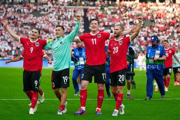 Sport Bilder des Tages Oesterreich jubelt ueber Sieg, GER, UEFA EURO, EM, Europameisterschaft,Fussball 2024, Fussball Herren, UEFA EM 2024 Matchtag 2, Gruppe D, Polen vs. Oesterrech, Poland vs. Austria, 21.06.2024. GER, UEFA Euro 2024, Fussball Herren, UEFA EM 2024 Matchtag 2, Gruppe D, Polen vs. Oesterrech, Poland vs. Austria, 21.06.2024. Berlin Copyright: xEibner-Pressefotox xClaudiusxRauchx EP_CRH