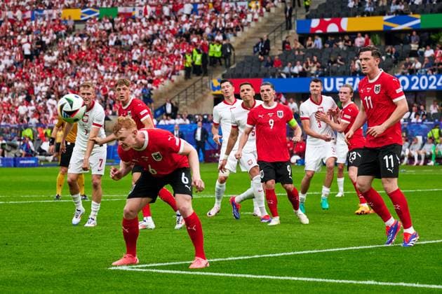 Nicolas Seiwald (Oesterreich Nationalmannschaft Euro 2024, 06), Kopfball vor dem Tor, GER, UEFA EURO, EM, Europameisterschaft,Fussball 2024, Fussball Herren, UEFA EM 2024 Matchtag 2, Gruppe D, Polen vs. Oesterrech, Poland vs. Austria, 21.06.2024. GER, UEFA Euro 2024, Fussball Herren, UEFA EM 2024 Matchtag 2, Gruppe D, Polen vs. Oesterrech, Poland vs. Austria, 21.06.2024. Berlin Copyright: xEibner-Pressefotox xClaudiusxRauchx EP_CRH