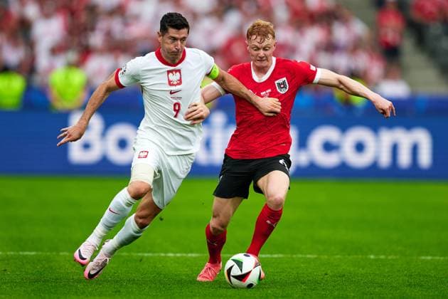 Robert Lewandowski (Polen Nationalmannschaft Euro 2024, 09), Nicolas Seiwald (Oesterreich Nationalmannschaft Euro 2024, 06), GER, UEFA EURO, EM, Europameisterschaft,Fussball 2024, Fussball Herren, UEFA EM 2024 Matchtag 2, Gruppe D, Polen vs. Oesterrech, Poland vs. Austria, 21.06.2024. GER, UEFA Euro 2024, Fussball Herren, UEFA EM 2024 Matchtag 2, Gruppe D, Polen vs. Oesterrech, Poland vs. Austria, 21.06.2024. Berlin Copyright: xEibner-Pressefotox xClaudiusxRauchx EP_CRH