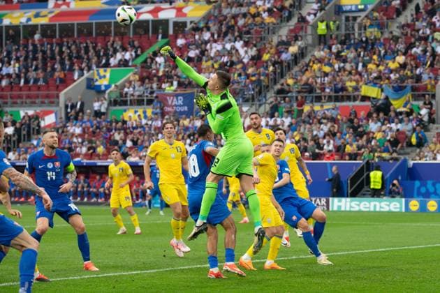Torwart Anatoliy TRUBIN (UKR) Parade, -Aktion, Gruppenphase Gruppe E Slowakei (SVK) - Ukraine (UKR) 1:2 am 21.06.2024 Arena Duesseldorf, Duesseldorf Arena, Fussball UEFA EURO, EM, Europameisterschaft,Fussball 2024 GERMANY vom 14.06.2024 - 14.07.2024. Â