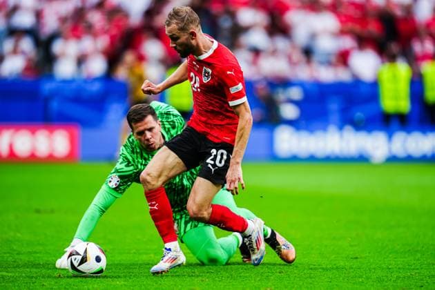 Torschuss Torchance Konrad Laimer (Oesterreich, 20), Wojciech Szczesny (Polen, 01) GER, Polen vs. Oesterreich, Fussball Europameisterschaft, UEFA EURO, EM, Europameisterschaft,Fussball 2024, Spieltag 2, 21.06.2024 GER, Polen vs. Oesterreich, Fussball Europameisterschaft, UEFA Euro 2024, Spieltag 2, 21.06.2024 Berlin Copyright: xEibner-Pressefoto MarcelxvonxFehrnx EP_MFN