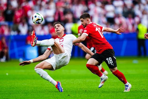 Jan Bednarek (Polen, 05), Romano Schmid (Oesterreich, 18) GER, Polen vs. Oesterreich, Fussball Europameisterschaft, UEFA EURO, EM, Europameisterschaft,Fussball 2024, Spieltag 2, 21.06.2024 GER, Polen vs. Oesterreich, Fussball Europameisterschaft, UEFA Euro 2024, Spieltag 2, 21.06.2024 Berlin Copyright: xEibner-Pressefoto MarcelxvonxFehrnx EP_MFN