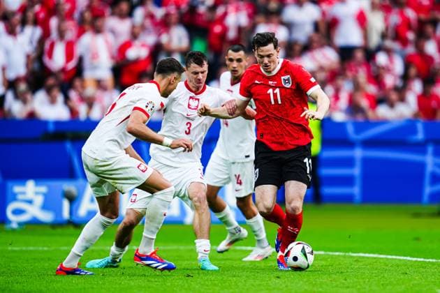 Jan Bednarek (Polen, 05), Pawel Dawidowicz (Polen, 03), Michael Gregoritsch (Oesterreich, 11) GER, Polen vs. Oesterreich, Fussball Europameisterschaft, UEFA EURO, EM, Europameisterschaft,Fussball 2024, Spieltag 2, 21.06.2024 GER, Polen vs. Oesterreich, Fussball Europameisterschaft, UEFA Euro 2024, Spieltag 2, 21.06.2024 Berlin Copyright: xEibner-Pressefoto MarcelxvonxFehrnx EP_MFN