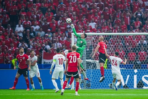 Wojciech Szczesny (Polen, 01) faustet Ball weg GER, Polen vs. Oesterreich, Fussball Europameisterschaft, UEFA EURO, EM, Europameisterschaft,Fussball 2024, Spieltag 2, 21.06.2024 GER, Polen vs. Oesterreich, Fussball Europameisterschaft, UEFA Euro 2024, Spieltag 2, 21.06.2024 Berlin Copyright: xEibner-Pressefoto MarcelxvonxFehrnx EP_MFN