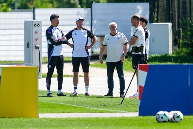 Sandro Wagner (Deutschland, CO-Trainer), Julian Nagelsmann Deutschland , Trainer) und Rudi Voeller (Deutschland, DFB Sportdirektor), GER, EURO 2024, Abschlusstraining Deutschland, vor Schweiz vs Deutschland, Fussball Europameisterschaft, Herzogenaurach, 22.06.2024 GER, EURO 2024, Abschlusstraining Deutschland, vor Schweiz vs Deutschland, Fussball Europameisterschaft, Herzogenaurach, 22.06.2024 Herzogenaurach Copyright: xEibner-Pressefoto FlorianxWieganx EP_FWD