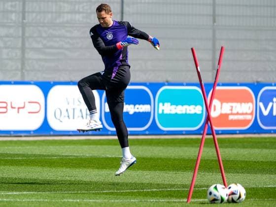 Manuel Neuer (Deutschland , 01) beim warm machen, GER, EURO 2024, Abschlusstraining Deutschland, vor Schweiz vs Deutschland, Fussball Europameisterschaft, Herzogenaurach, 22.06.2024 GER, EURO 2024, Abschlusstraining Deutschland, vor Schweiz vs Deutschland, Fussball Europameisterschaft, Herzogenaurach, 22.06.2024 Herzogenaurach Copyright: xEibner-Pressefoto FlorianxWieganx EP_FWD