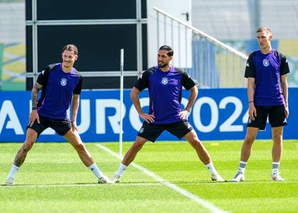 Robin Koch (Deutschland , 24), Emre Can (Deutschland 25), und Nico Schlotterbeck (Deutschland 15), GER, EURO 2024, Abschlusstraining Deutschland, vor Schweiz vs Deutschland, Fussball Europameisterschaft, Herzogenaurach, 22.06.2024 GER, EURO 2024, Abschlusstraining Deutschland, vor Schweiz vs Deutschland, Fussball Europameisterschaft, Herzogenaurach, 22.06.2024 Herzogenaurach Copyright: xEibner-Pressefoto FlorianxWieganx EP_FWD