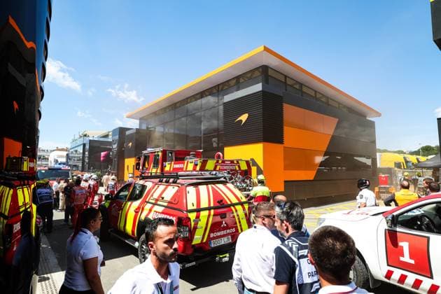 McLaren F1 Team motorhome on fire in the paddock during the Formula 1 Aramco Gran Premio de Espana 2024, 10th round of the 2024 Formula One World Championship, WM, Weltmeisterschaft from June 21 to 23, 2024 on the Circuit de Barcelona-Catalunya, in Montmeló, Spain - F1 - SPANISH GRAND PRIX 2024 DPPI Panoramic  240622_R10_SPAGNA_DP_FGOO0832