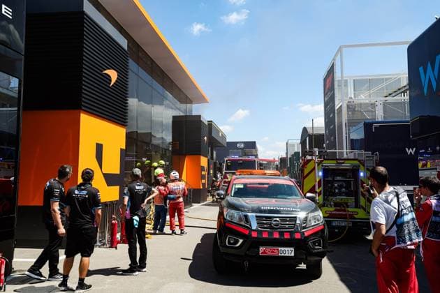McLaren F1 Team motorhome on fire in the paddock during the Formula 1 Aramco Gran Premio de Espana 2024, 10th round of the 2024 Formula One World Championship, WM, Weltmeisterschaft from June 21 to 23, 2024 on the Circuit de Barcelona-Catalunya, in Montmeló, Spain - F1 - SPANISH GRAND PRIX 2024 DPPI Panoramic  240622_R10_SPAGNA_DP_FGOO0854