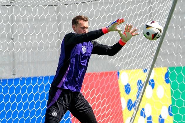 Manuel Neuer (Deutschland , 01) am Ball, GER, EURO 2024, Abschlusstraining Deutschland, vor Schweiz vs Deutschland, Fussball Europameisterschaft, Herzogenaurach, 22.06.2024 GER, EURO 2024, Abschlusstraining Deutschland, vor Schweiz vs Deutschland, Fussball Europameisterschaft, Herzogenaurach, 22.06.2024 Herzogenaurach Copyright: xEibner-Pressefoto FlorianxWieganx EP_FWD