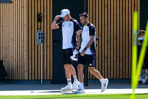 Julian Nagelsmann Deutschland , Trainer) und Mads Buttgereit (Deutschland, CO-Trainer), GER, EURO 2024, Abschlusstraining Deutschland, vor Schweiz vs Deutschland, Fussball Europameisterschaft, Herzogenaurach, 22.06.2024 GER, EURO 2024, Abschlusstraining Deutschland, vor Schweiz vs Deutschland, Fussball Europameisterschaft, Herzogenaurach, 22.06.2024 Herzogenaurach Copyright: xEibner-Pressefoto FlorianxWieganx EP_FWD