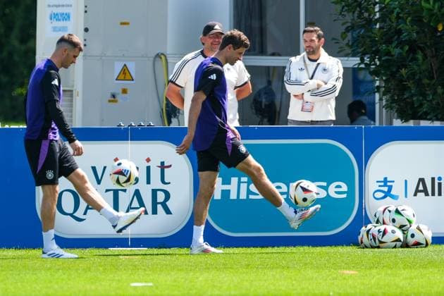 Thomas Mueller (Deutschland , 13) und Pascal Groß (Deutschland , 05) am Ball, GER, EURO 2024, Abschlusstraining Deutschland, vor Schweiz vs Deutschland, Fussball Europameisterschaft, Herzogenaurach, 22.06.2024 GER, EURO 2024, Abschlusstraining Deutschland, vor Schweiz vs Deutschland, Fussball Europameisterschaft, Herzogenaurach, 22.06.2024 Herzogenaurach Copyright: xEibner-Pressefoto FlorianxWieganx EP_FWD