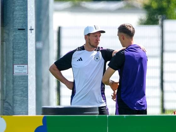 Julian Nagelsmann Deutschland , Trainer) Spricht mit Nico Schlotterbeck (Deutschland 15), GER, EURO 2024, Abschlusstraining Deutschland, vor Schweiz vs Deutschland, Fussball Europameisterschaft, Herzogenaurach, 22.06.2024 GER, EURO 2024, Abschlusstraining Deutschland, vor Schweiz vs Deutschland, Fussball Europameisterschaft, Herzogenaurach, 22.06.2024 Herzogenaurach Copyright: xEibner-Pressefoto FlorianxWieganx EP_FWD