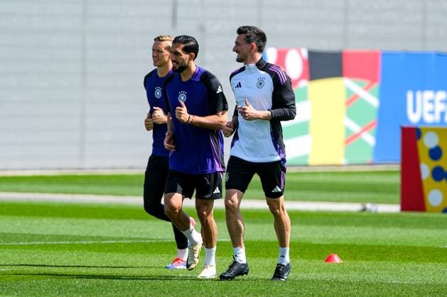 Emre Can (Deutschland, 25) und Jan Reichert (Deutschland) beim warm laufen, GER, EURO 2024, Abschlusstraining Deutschland, vor Schweiz vs Deutschland, Fussball Europameisterschaft, Herzogenaurach, 22.06.2024 GER, EURO 2024, Abschlusstraining Deutschland, vor Schweiz vs Deutschland, Fussball Europameisterschaft, Herzogenaurach, 22.06.2024 Herzogenaurach Copyright: xEibner-Pressefoto FlorianxWieganx EP_FWD