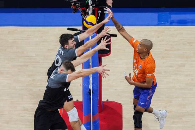 (240622) -- PASAY CITY, June 22, 2024 -- Nimir Abdel-Aziz (R) of the Netherlands spikes the ball during the match between Canada and the Netherlands at the Men s Volleyball Nations League (VNL) 2024 in Pasay City, the Philippines, on June 22, 2024. ) (SP)THE PHILIPPINES-PASAY CITY-VOLLEYBALL-NATIONS LEAGUE-MEN-CANADA VS NETHERLANDS ROUELLExUMALI 