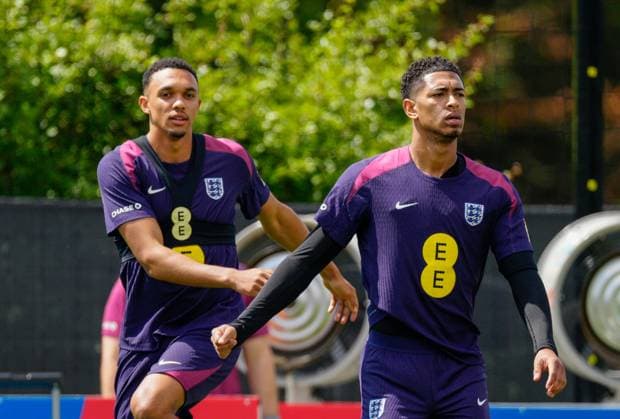 Trent Alexander-Arnold left and Jude Bellingham of England England Training Session and press conference, PK, Pressekonferenz UEFA European Championship, EM, Europameisterschaft 2024, Group C, Football, Spa & Golf Resort Weimarer Land, Blankenhain, Germany, 22 Jun 2024 EDITORIAL USE ONLY No use with unauthorised audio, video, data, fixture lists, club league logos or live services. Online in-match use limited to 120 images, no video emulation. No use in betting, games or single club league player publications.  Copyright: xDavexShopland Shutterstockx 14548012bv