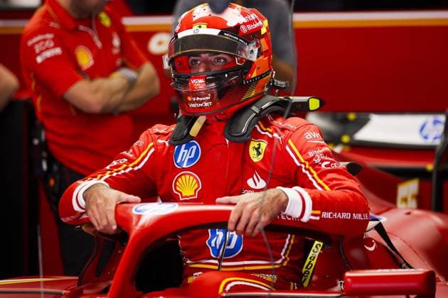 SAINZ Carlos (spa), Scuderia Ferrari SF-24, portrait during the Formula 1 Aramco Gran Premio de Espana 2024, 10th round of the 2024 Formula One World Championship, WM, Weltmeisterschaft from June 21 to 23, 2024 on the Circuit de Barcelona-Catalunya, in Montmeló, Spain - F1 - SPANISH GRAND PRIX 2024 DPPI Panoramic  240622_R10_SPAGNA_DP_EA019184