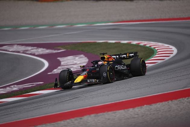 01 VERSTAPPEN Max (nld), Red Bull Racing RB20, action during the Formula 1 Aramco Gran Premio de Espana 2024, 10th round of the 2024 Formula One World Championship, WM, Weltmeisterschaft from June 21 to 23, 2024 on the Circuit de Barcelona-Catalunya, in Montmeló, Spain - F1 - SPANISH GRAND PRIX 2024 DPPI Panoramic  240622_R10_SPAGNA_DP_EA027598