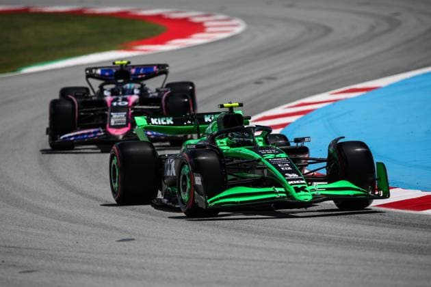 24 ZHOU Guanyu (chi), Stake F1 Team Kick Sauber C44, action during the Formula 1 Aramco Gran Premio de Espana 2024, 10th round of the 2024 Formula One World Championship, WM, Weltmeisterschaft from June 21 to 23, 2024 on the Circuit de Barcelona-Catalunya, in Montmeló, Spain - F1 - SPANISH GRAND PRIX 2024 DPPI Panoramic  240622_R10_SPAGNA_DP_XB3_9504