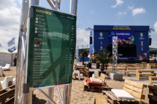 Fussball, UEFA EURO, EM, Europameisterschaft,Fussball 2024 Gruppe F - 2.Spieltag Georgien - Tschechien 22.06.2024, Fan Zone Heiligengeistfeld Preisliste der Getränke in der Fanzone auf dem Heiligengeistfeld Hamburg Fanzone Heiligengeistfeld Hamburg Deutschland