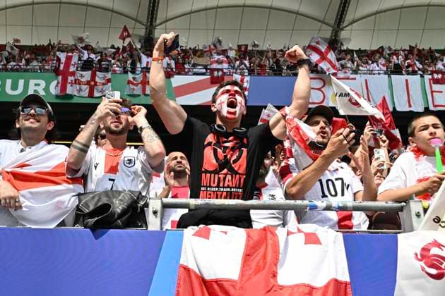 GER, Euro 2024, Group F, Georgien (GEO) vs Tschechien (CZE) 22.06.2024, Volksparkstadion, GER, Euro 2024, Group F, Georgien (GEO) vs Tschechien (CZE) im Bild Feature georgische Fans im Stadion