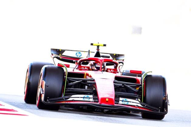 Carlos Sainz of Spain and Ferrari in Aktion, Qualifying, F1 Grand Prix of Spain, Circuit de Barcelona-Catalunya am 22. June 2024 in Barcelona, Spain. (Foto von Diogo Cardoso DeFodi Images) Carlos Sainz of Spain and Ferrari in action, Qualifying, F1 Grand Prix of Spain, Circuit de Barcelona-Catalunya on June 22, 2024 in Barcelona, Spain. (Photo by Diogo Cardoso DeFodi Images) Defodi-645_f1spa20240622_0807