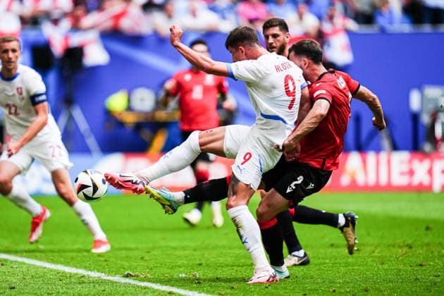 Tor zum 0:1 Adam Hlozek (Tschechien, 09), wegen Handspiel nach VAR Entscheidung, Videoschiedsrichter, Videobeweis ABERKANNT GER, Georgien vs. Tschechien, Fussball Europameisterschaft, UEFA EURO, EM, Europameisterschaft,Fussball 2024, Spieltag 2, 22.06.2024 GER, Georgien vs. Tschechien, Fussball Europameisterschaft, UEFA Euro 2024, Spieltag 2, 22.06.2024 Hamburg Copyright: xEibner-Pressefoto MarcelxvonxFehrnx EP_MFN