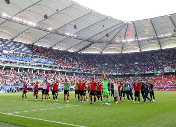 Georgia players thank the fans at full time Georgia v Czechia, UEFA European Championship, EM, Europameisterschaft 2024, Group F, Football, Volksparkstadion, Hamburg, Germany, 22 Jun 2024 EDITORIAL USE ONLY No use with unauthorised audio, video, data, fixture lists, club league logos or live services. Online in-match use limited to 120 images, no video emulation. No use in betting, games or single club league player publications. Copyright: xKieranxMcManus Shutterstockx 14548025dj