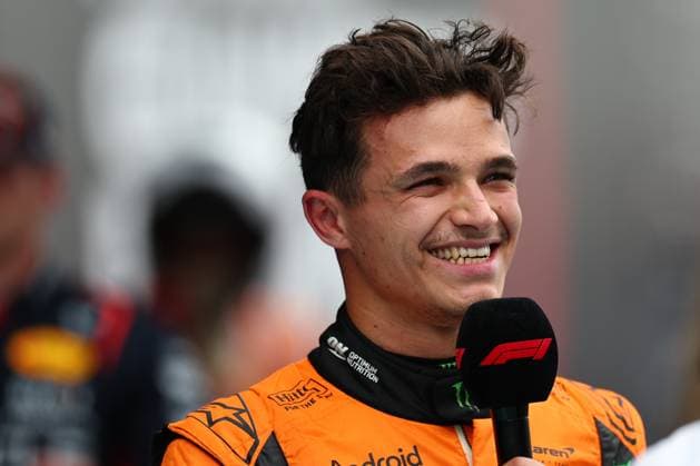 First Place Lando Norris of Great Britain and McLaren jubelt nach dem Treffer zum, Qualifying, F1 Grand Prix of Spain, Circuit de Barcelona-Catalunya am 22. June 2024 in Barcelona, Spain. (Foto von Diogo Cardoso DeFodi Images) First Place Lando Norris of Great Britain and McLaren celebrates in parc ferme, Qualifying, F1 Grand Prix of Spain, Circuit de Barcelona-Catalunya on June 22, 2024 in Barcelona, Spain. (Photo by Diogo Cardoso DeFodi Images) Defodi-645_f1spa20240622_2953