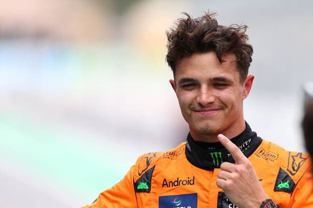 First Place Lando Norris of Great Britain and McLaren jubelt nach dem Treffer zum, Qualifying, F1 Grand Prix of Spain, Circuit de Barcelona-Catalunya am 22. June 2024 in Barcelona, Spain. (Foto von Diogo Cardoso DeFodi Images) First Place Lando Norris of Great Britain and McLaren celebrates in parc ferme, Qualifying, F1 Grand Prix of Spain, Circuit de Barcelona-Catalunya on June 22, 2024 in Barcelona, Spain. (Photo by Diogo Cardoso DeFodi Images) Defodi-645_f1spa20240622_2994