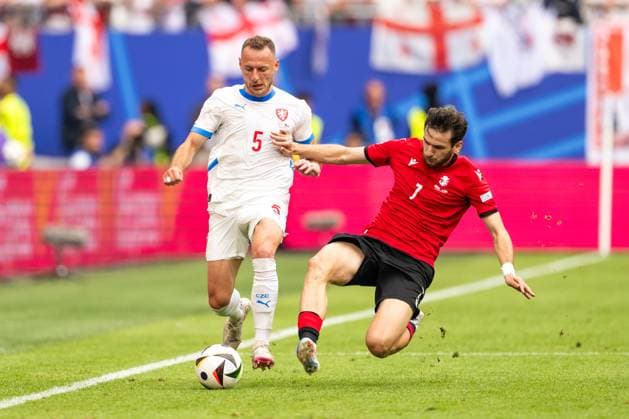 Georgia v Czechia, UEFA EURO, EM, Europameisterschaft,Fussball 2024, Hamburg, Germany Hamburg, Germany. 22nd, June 2024. Vladimir Coufal (5) of Czechia and Khvicha Kvaratskhelia (7) of Georgia seen during the UEFA Euro 2024 match in Group B between Georgia and Czechia at Volksparkstadion in Hamburg. Hamburg Germany  Copyright: xGonzalesxPhoto FrederikkexJensenx